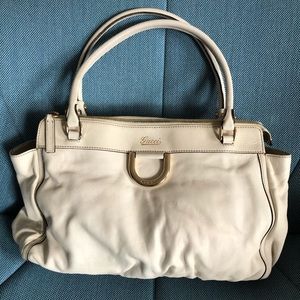 AUTHENTIC GUCCI PURSE. Plaster/Oyster color.